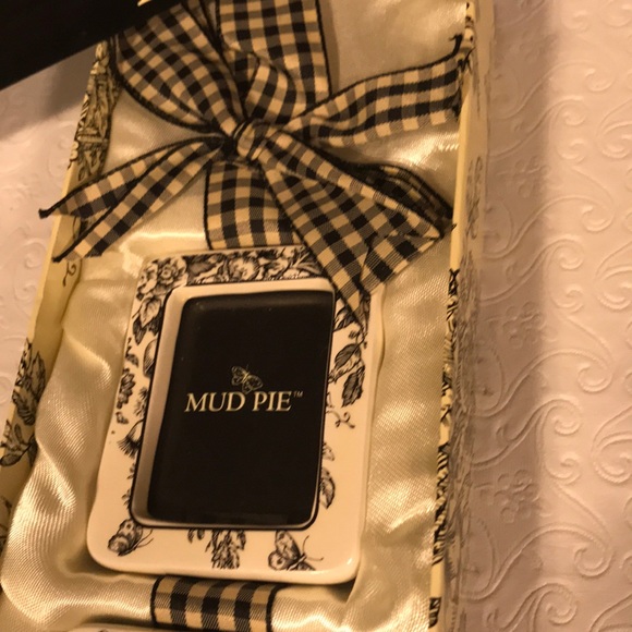 Mud Pie toile triple picture frame nib - Picture 3 of 7